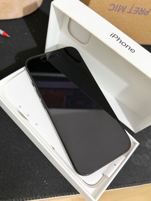 Vand iPhone 15 100% impecabil