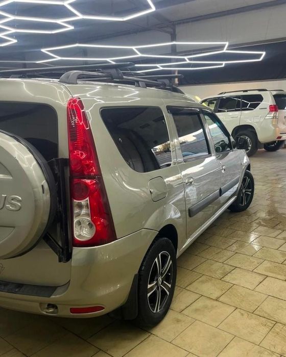 Продам машину LADA  Ларгус