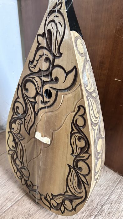 Домбра, ручная работа