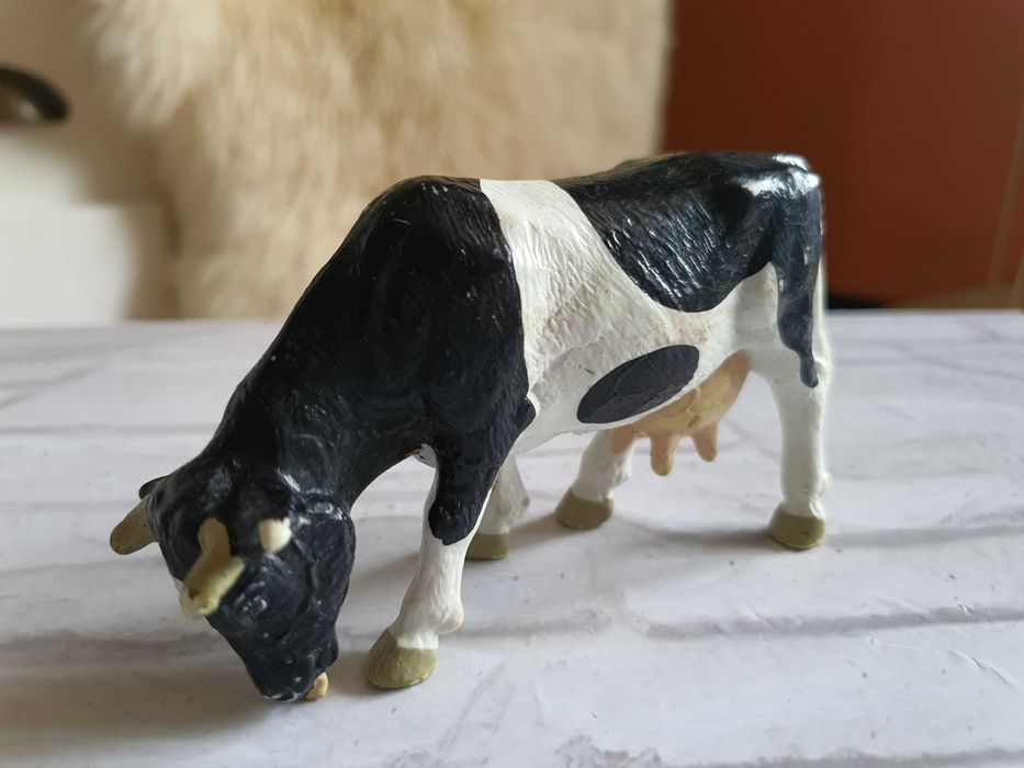 Figurina Schleich Vaca HOLSTEIN care paste cod 13207
