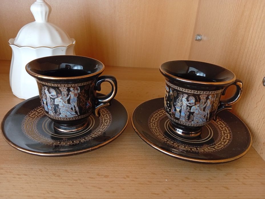 Различни чаши за кафе и др.