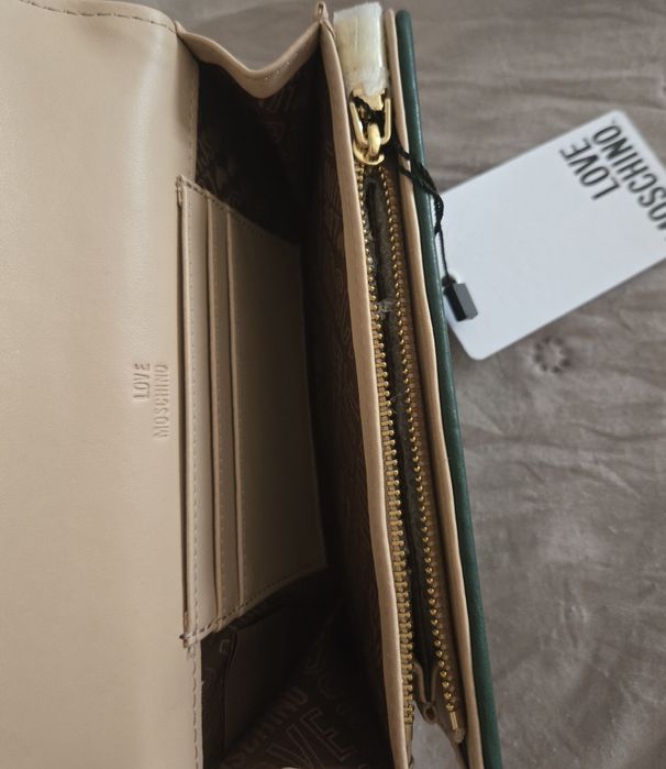 Нови дамски портфейл Love Moschino