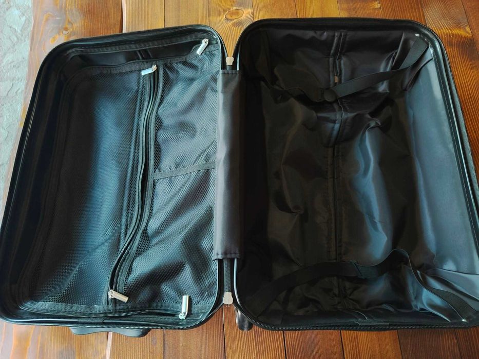 Куфар с логото на ORBIT