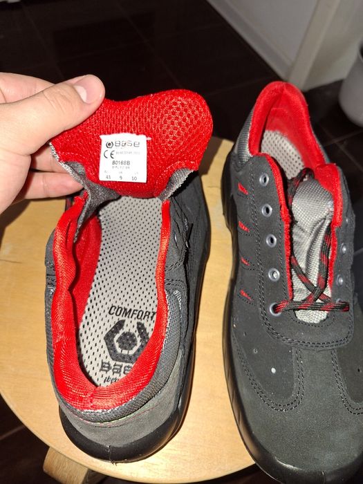 Vând Bocanci de lucru  Base