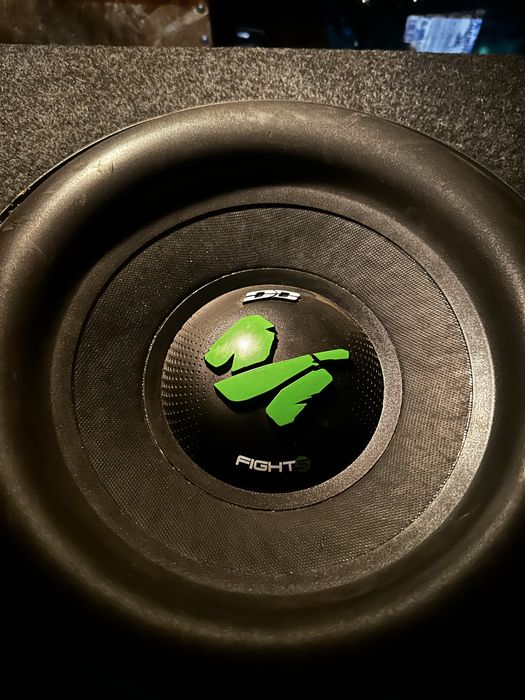 Продам сабвуфер с коробом