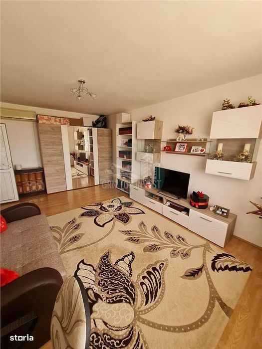 Garsoniera decomandata balcon pivnita zona Autogara Turnisor