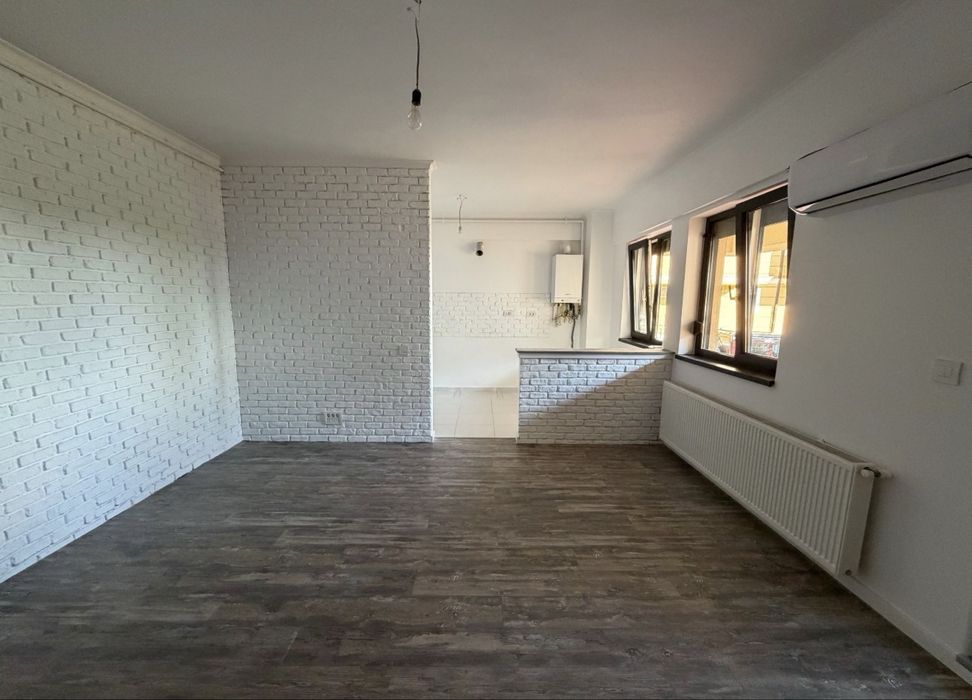 Vând apartament 3 camere în Tomis Plus