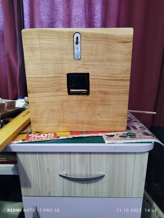 Часовник от череша и епоксидна смола