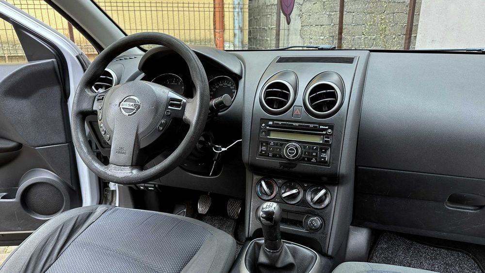 Rate Cash Nissan Qashqai 7 locuri 1600 benzina clima pilot Garantie