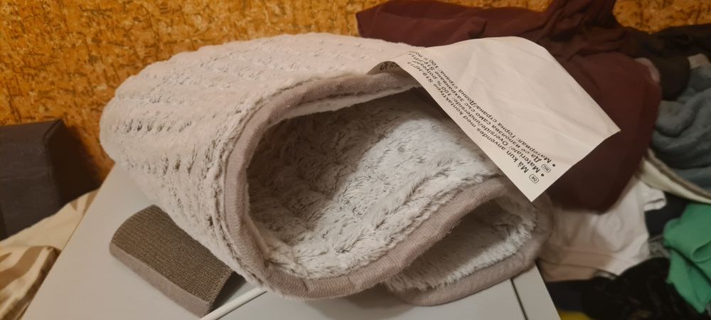 Колан за кръста,грейка включва се в контакта за загряване на гръбначния стълб с няколко степени,разопакован не е ползван.