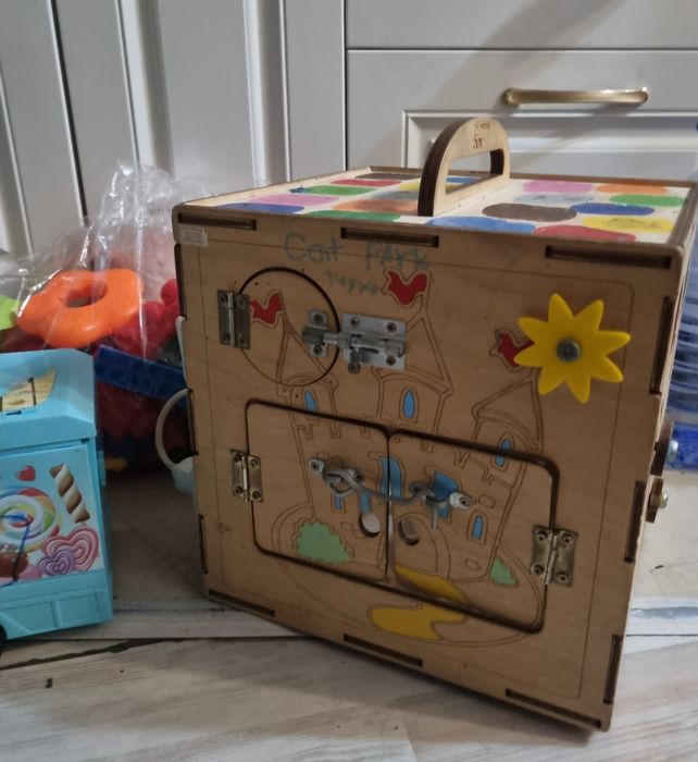 Продам 2 классных бизибордаа