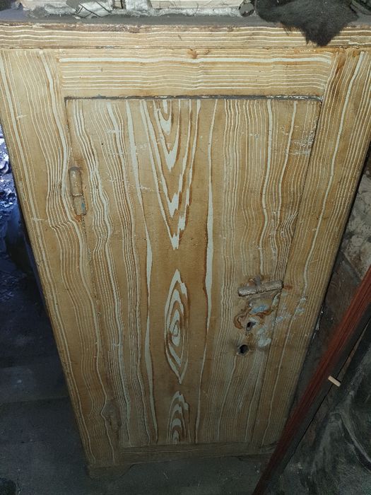 Продам ,швеллер7,8м,,.канистры,фляги.