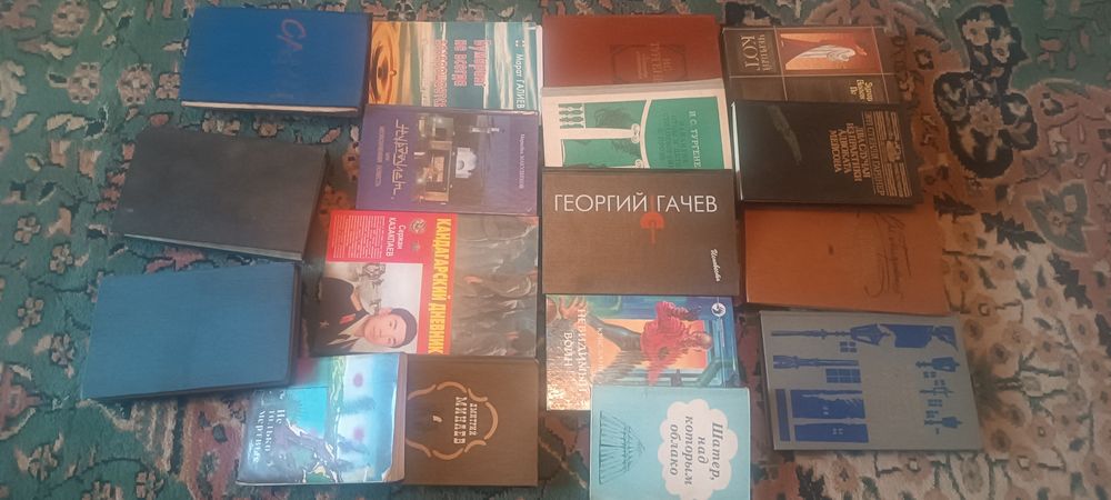 Кітаптар/Книги түрлі жанрдағы