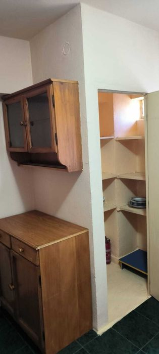 Strehaia - Vând apartament 2 camere,  blocul deasupra de Autogiva, Etaj 3, Suprafaţă utilă 50 mp+7mp balcon, mobilat şi utilat