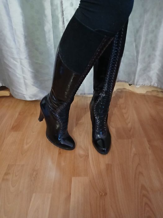 Дамски ботуши от естествен лак