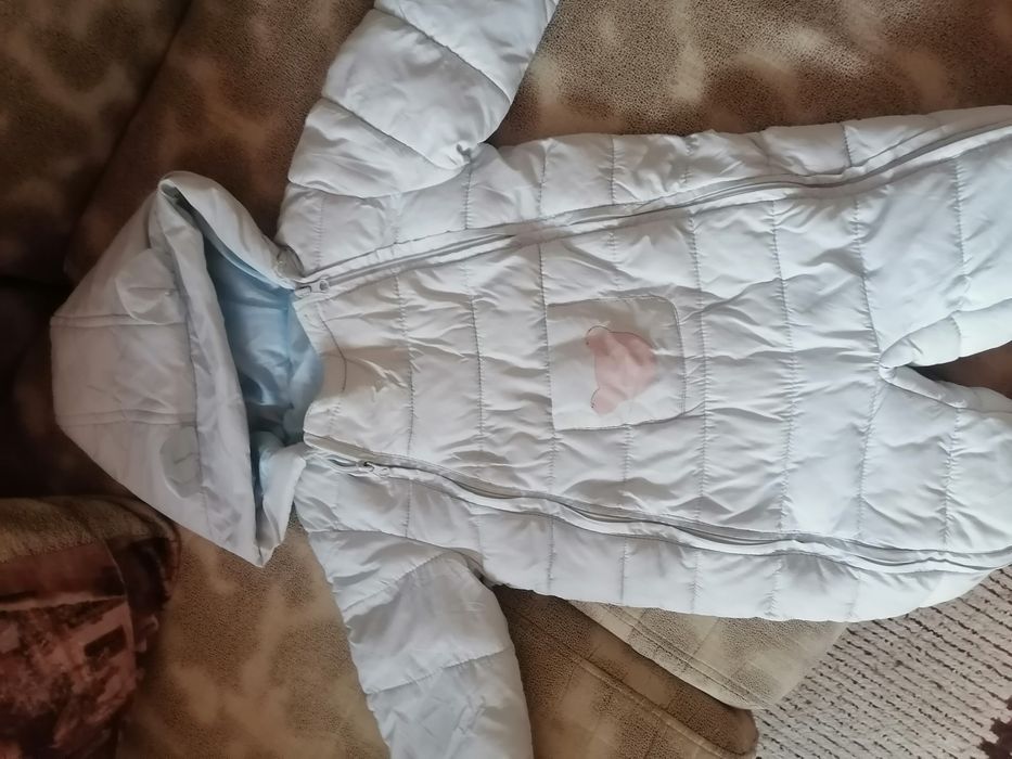 Продам комбинезон от 3 до 12 месяцев