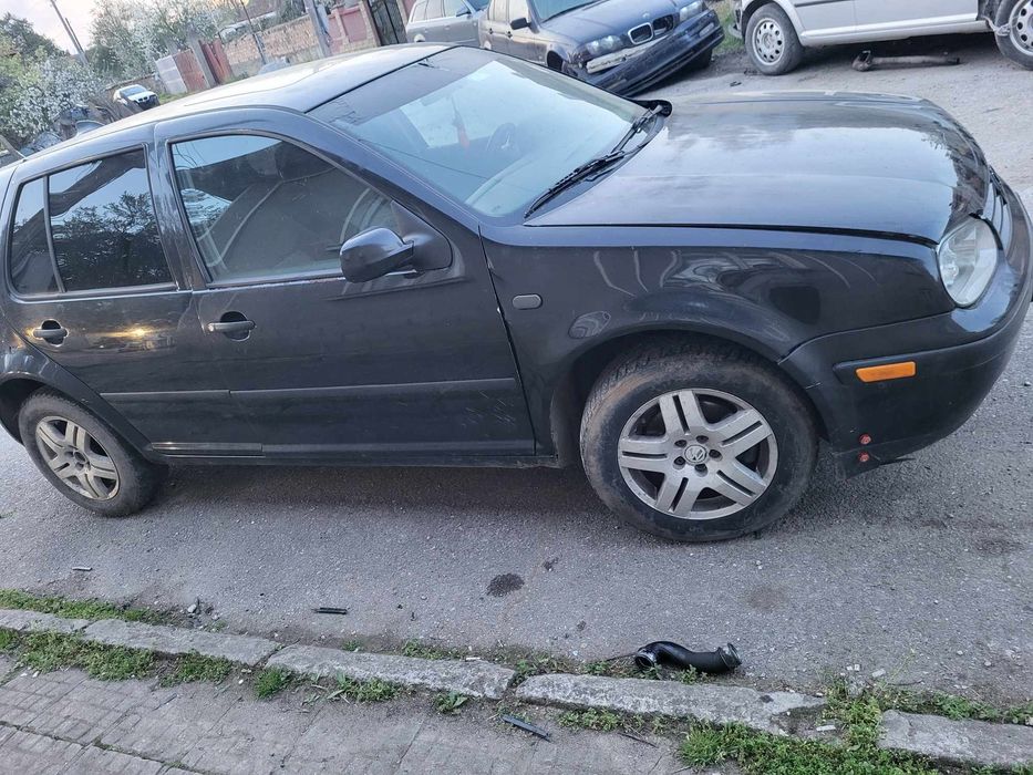 Продавам голф 4 1.9 131 На части