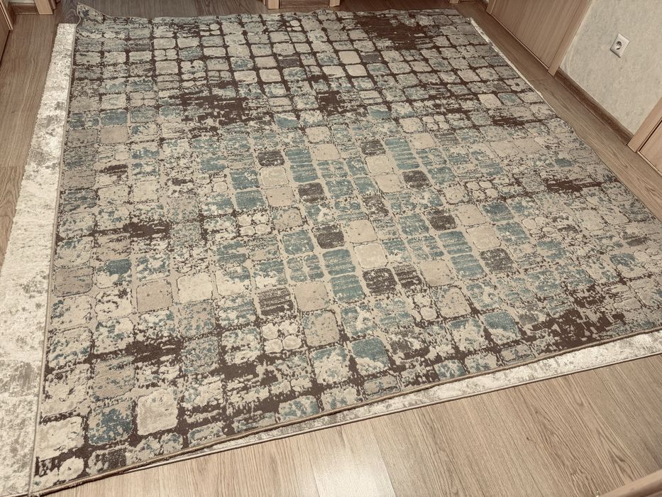 Продам ковер в хорошем состоянии