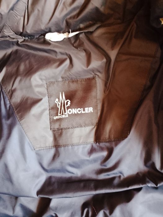 Продам пуховик монклер