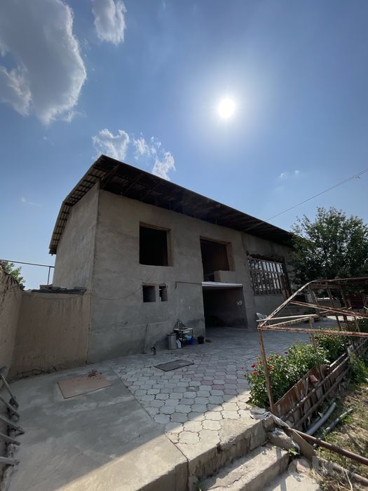 Yer sotiladi Uch Qahramondan 3 km  Guliston MFY (molbozor kochasi)