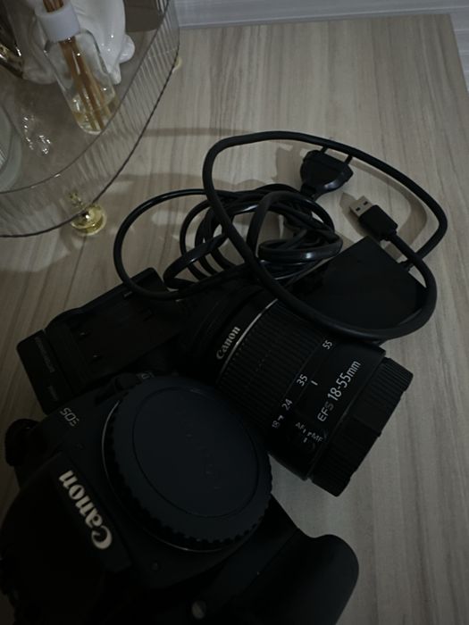 Фотоапарат Canon EOS-D400