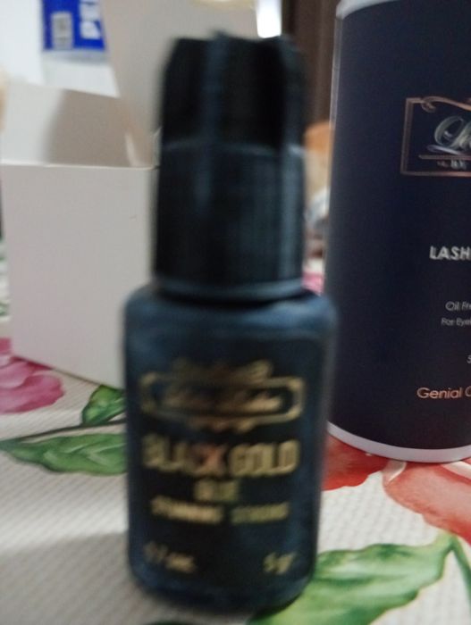 Adeziv pentru extensii