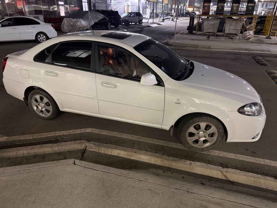 Gentra 2021 3-Poz Avtomat 35 min probeg Benzinda Xolati Zor 850$ bilan