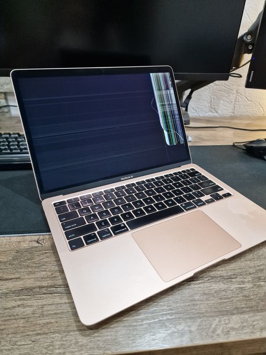 MacBook Air 2020 разбит экран