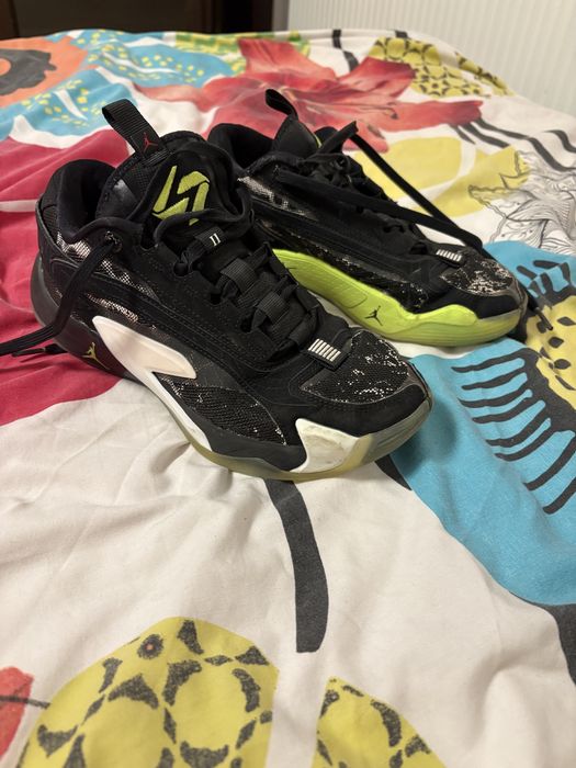 Adidasi baschet nike luka 2