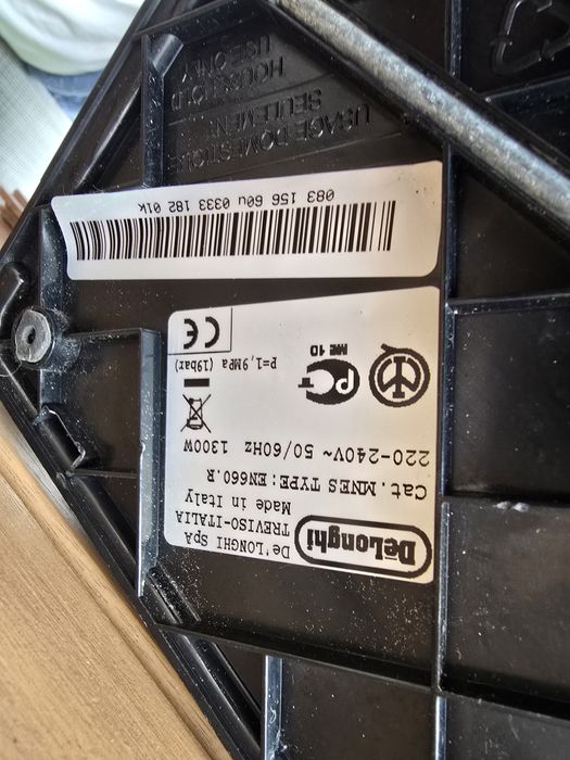 Nespresso DeLonghi cu capsule si spumant pt lapte