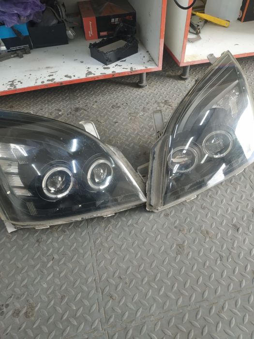 Продам тюнингованные фары на Прадо 120
