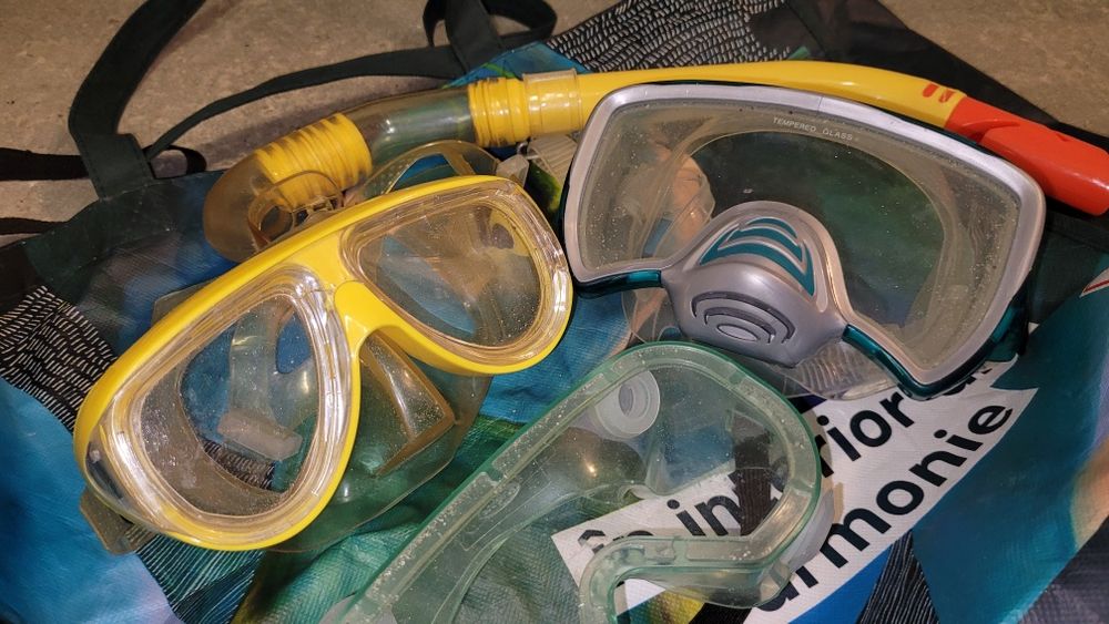 Set 3 măști + snorkel pentru înot/scufundări – stare bună