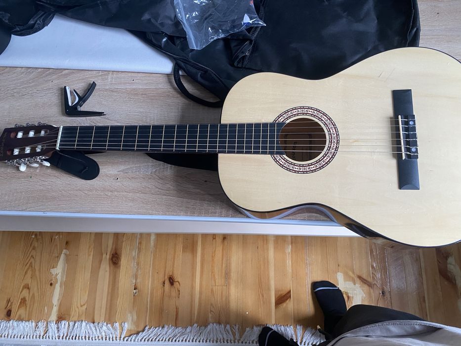 гитара классика и укулеле