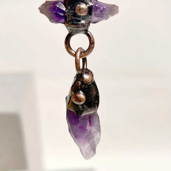 Colier cu lanţ de cupru și cu pandantiv din 6 pietre de ametist
