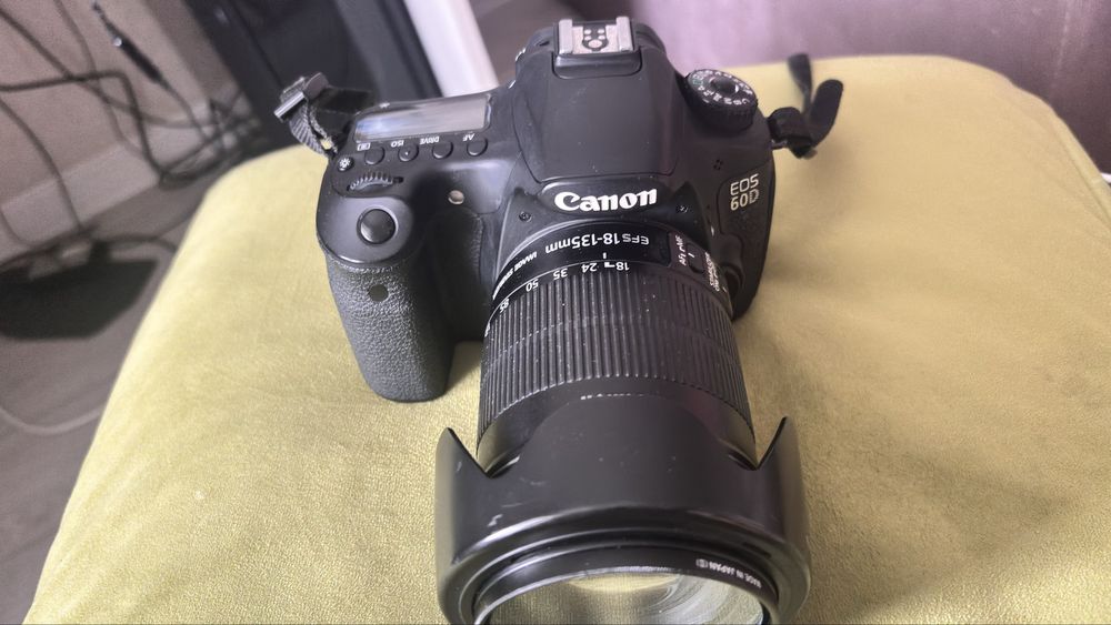Фотоопарат canon eos 60d б/у торг есть