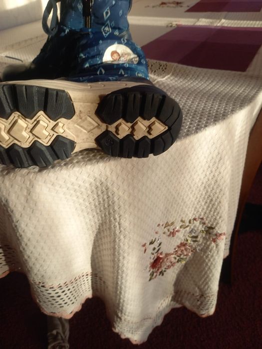 Продам детскую обувь