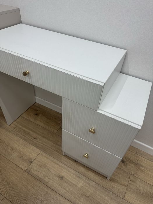 Стол  Письменный в отличном состояний