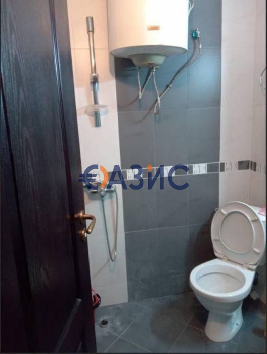 Двустаен апартамент в обикновена сграда. Слънчев Бряг, Тънково., общо