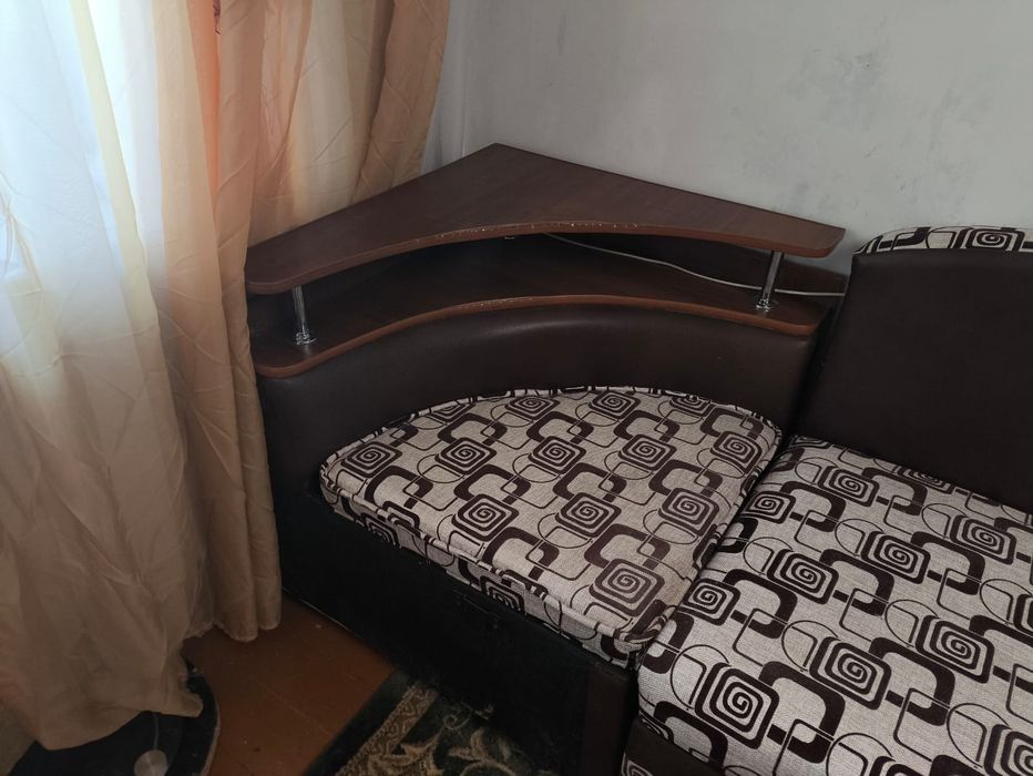 Продам угловой диван с креслом