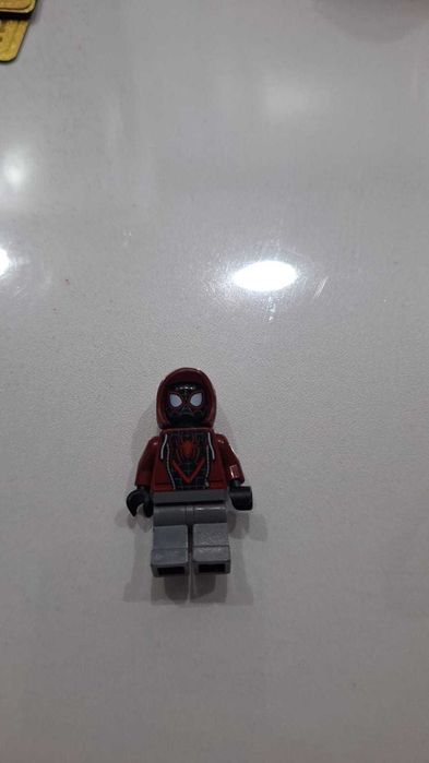 Продам человек паук лего