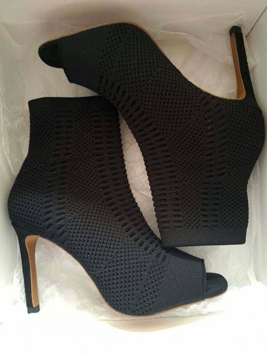 Eлегантни отворени обувки  на висок ток - KAREN MILLAN (39 номер)