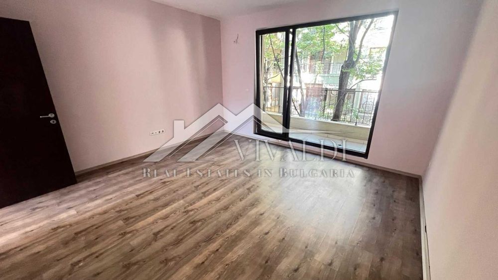 Продава се Четиристаен апартамент в Варна, Център - 180 кв.м за 1970 €/кв.м - Снимка #7