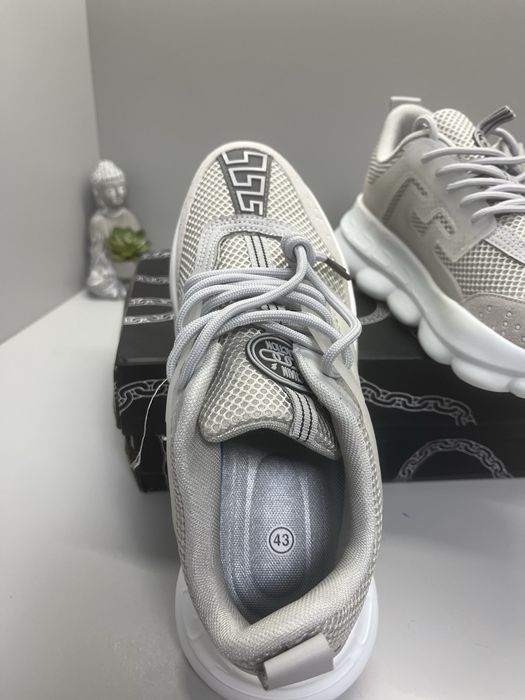 Versace chain reaction