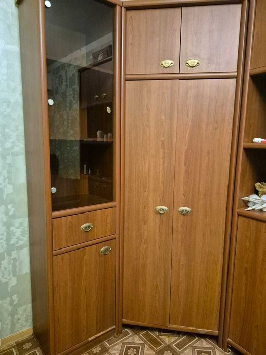 Угловая стенка в спальню