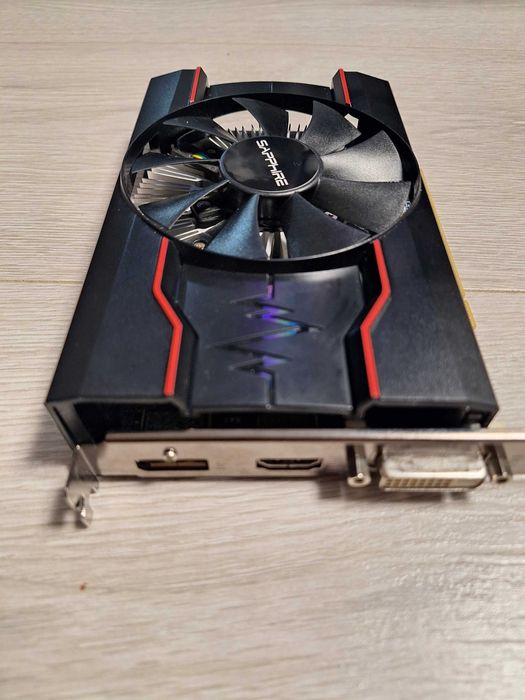 Vand placa video AMD SAPPHIRE RX 550 4 GB 128 BIT.