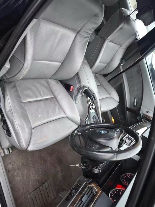 Dezmembrez BMW 530d E60 3.0D 231cp,automat,M PACK,Interior Confort,Plafon negru M,jante 17