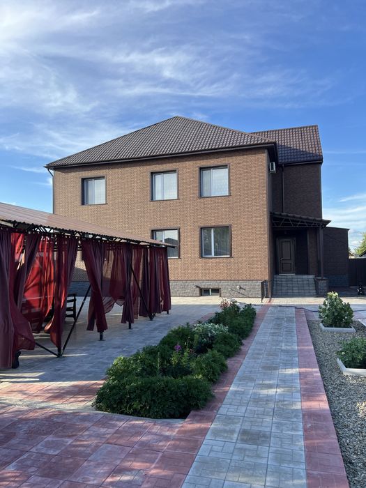 Продам коттедж в три уровня