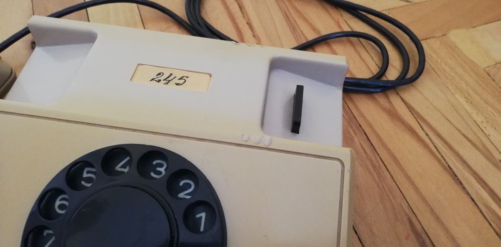 Стар аналогов телефонен апарат тип ТА-900