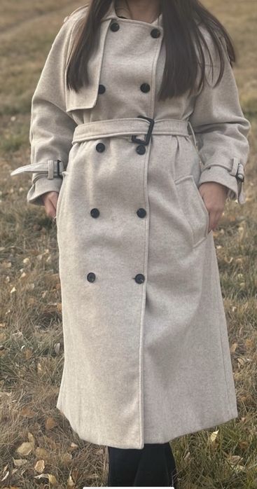 Продам платья , пальто