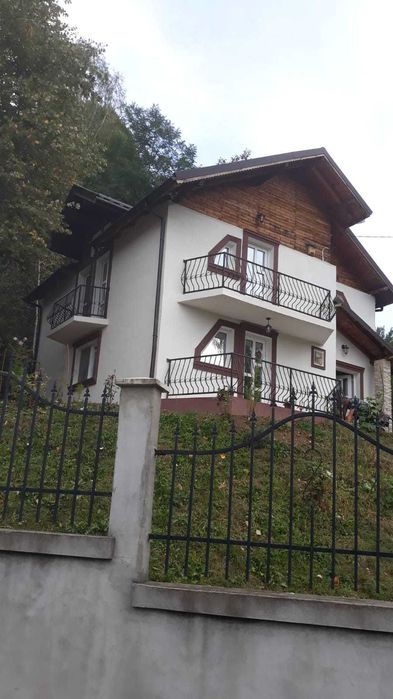 Casa de vacanta/locuinta permanenta direct proprietar linga Pucioasa